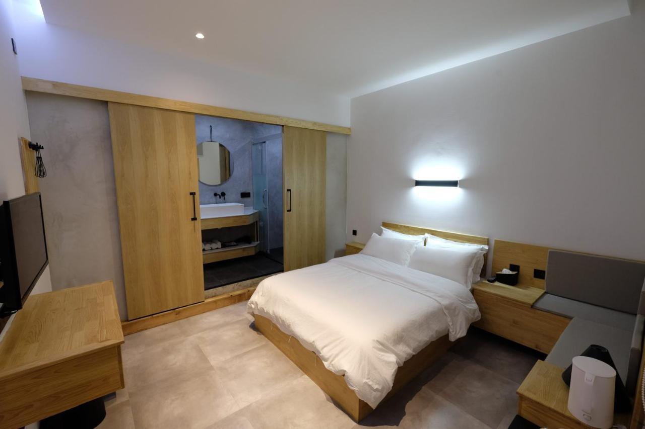 Dali Loft Travelling With Hostel Exterior photo
