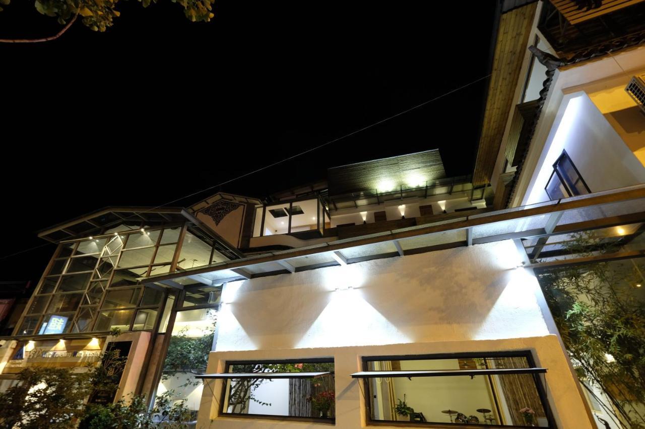 Dali Loft Travelling With Hostel Exterior photo