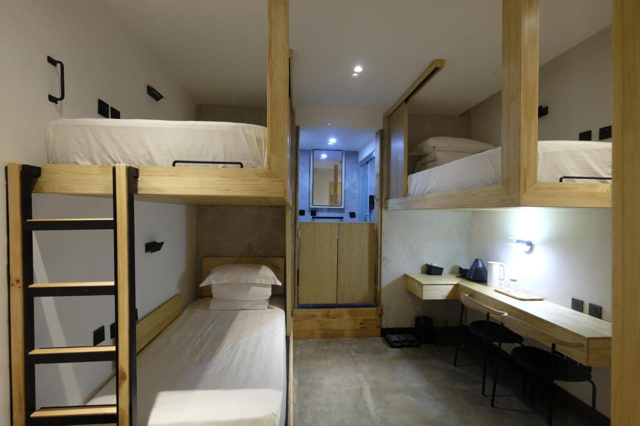Dali Loft Travelling With Hostel Exterior photo