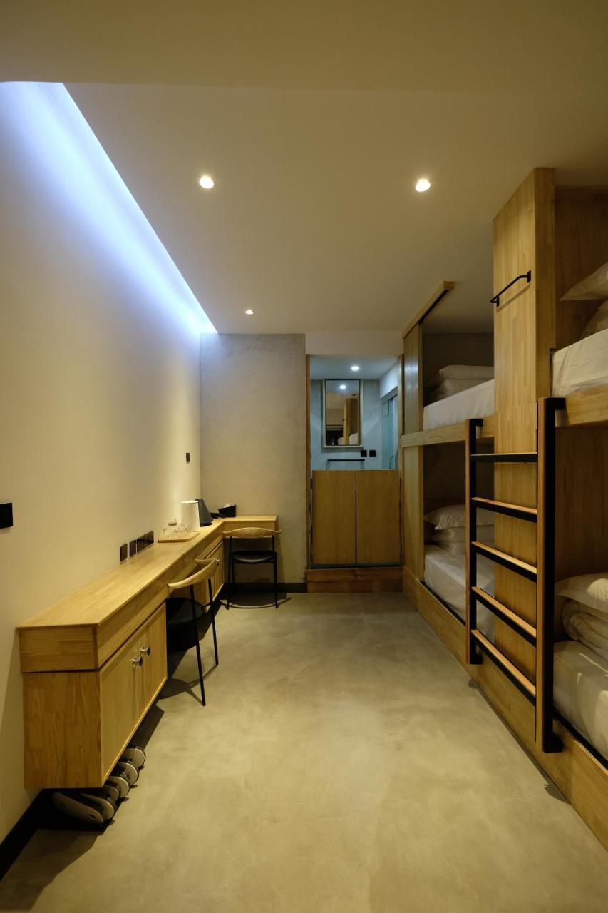 Dali Loft Travelling With Hostel Exterior photo
