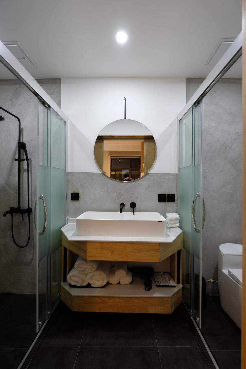 Dali Loft Travelling With Hostel Exterior photo